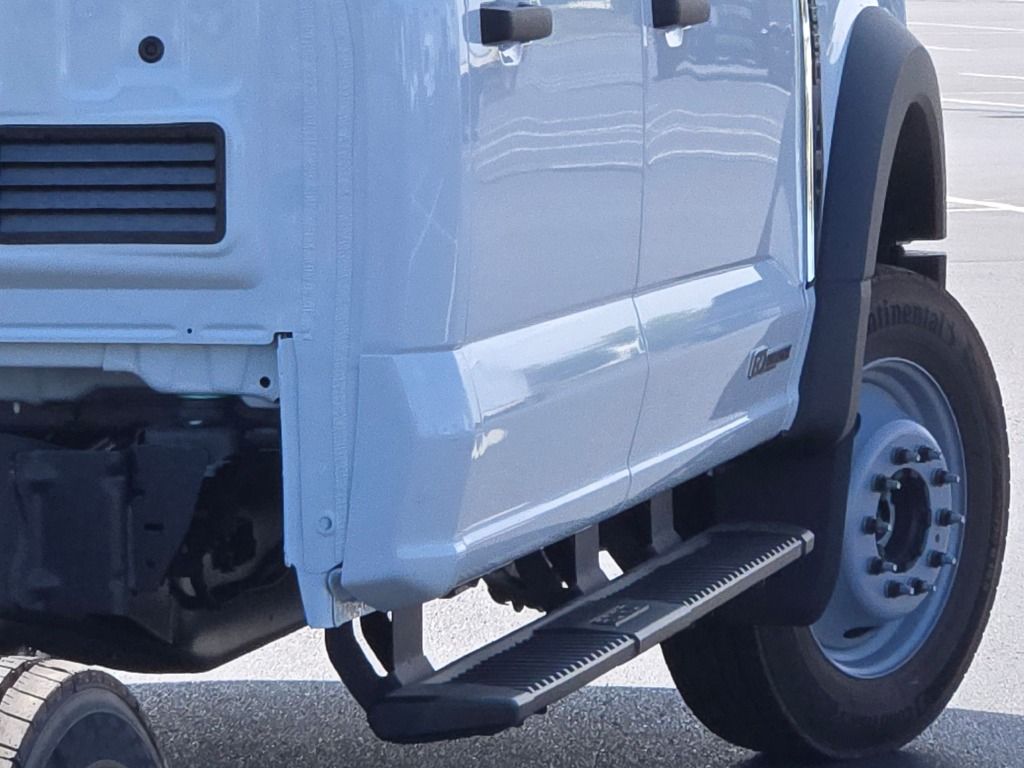 2026 Ford F-550 photo 10