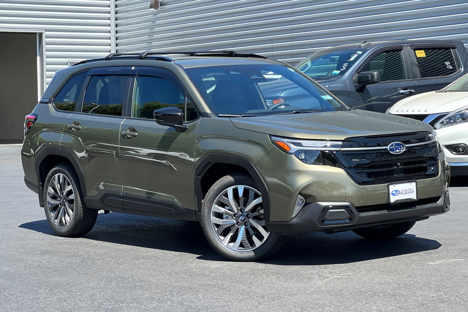 2025 Subaru Forester Touring photo 2