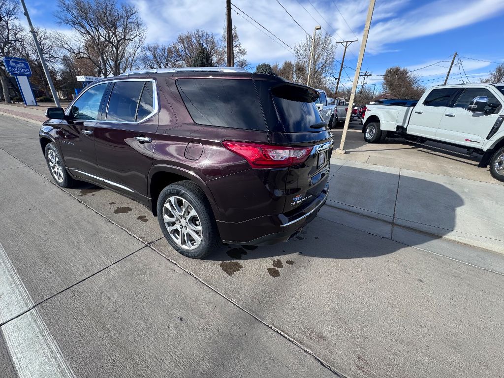 2021 Chevrolet Traverse Premier photo 2