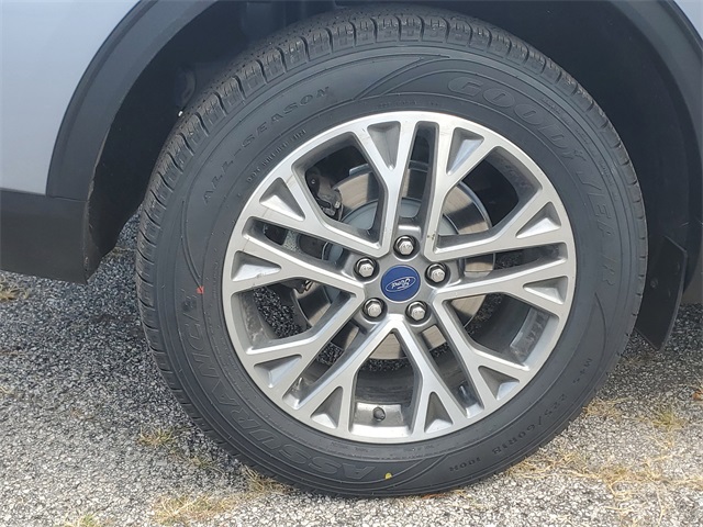 2022 Ford Escape SEL photo 5