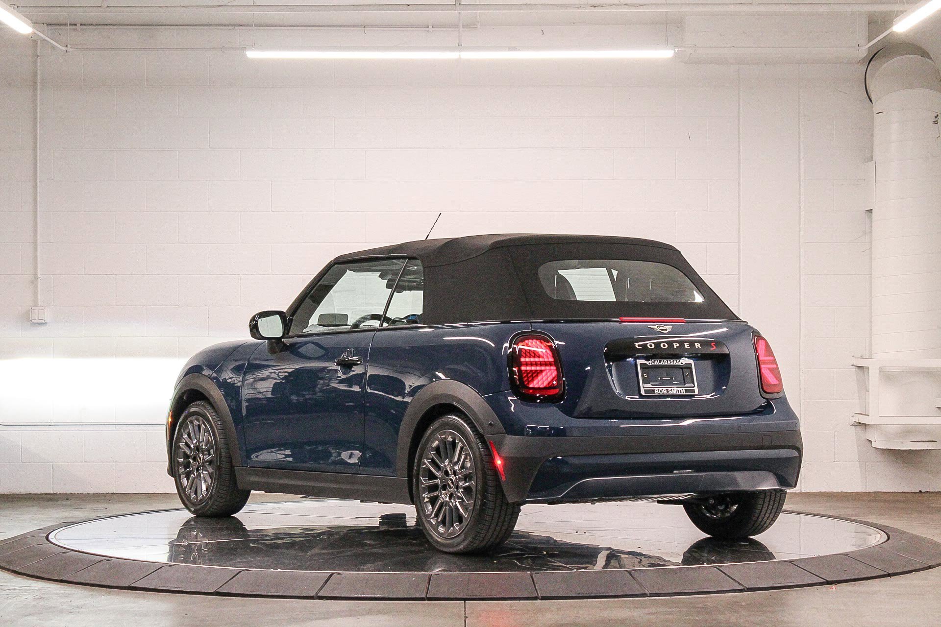 2025 Mini Cooper Convertible Iconic photo 4