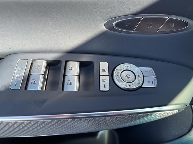 2025 Genesis GV70 2.5T Standard photo 17