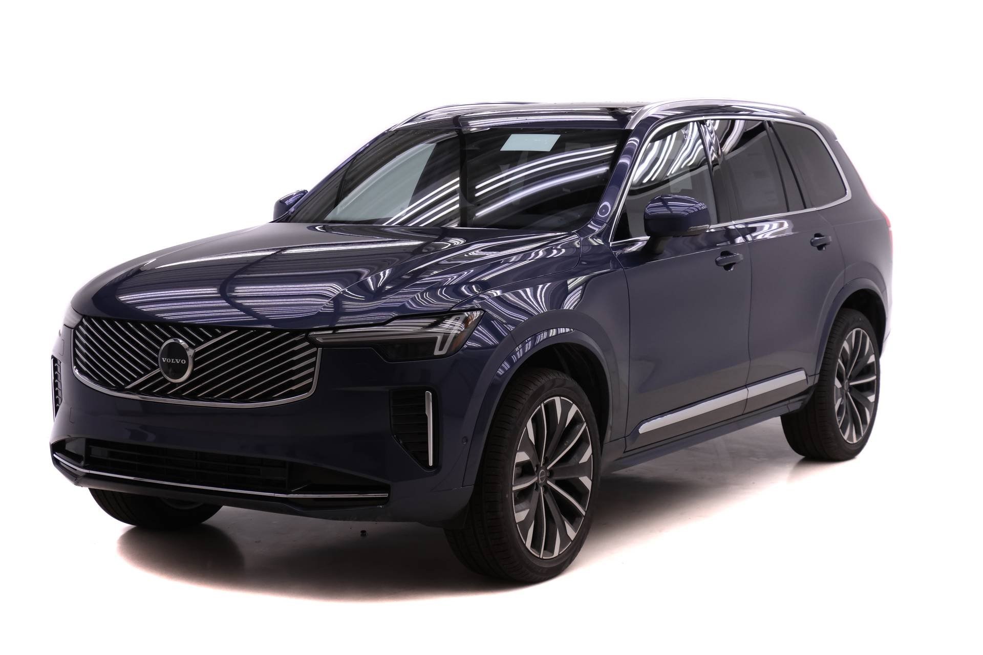 2026 Volvo XC90 Plus's photo