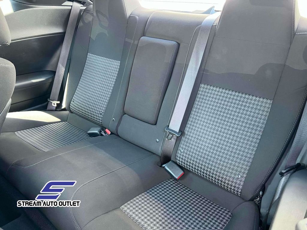 2023 Dodge Challenger GT photo 13