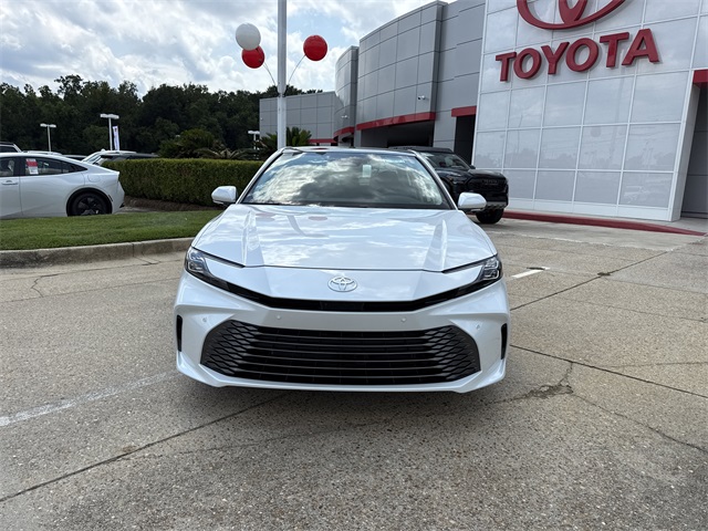 2025 Toyota Camry XLE photo 8