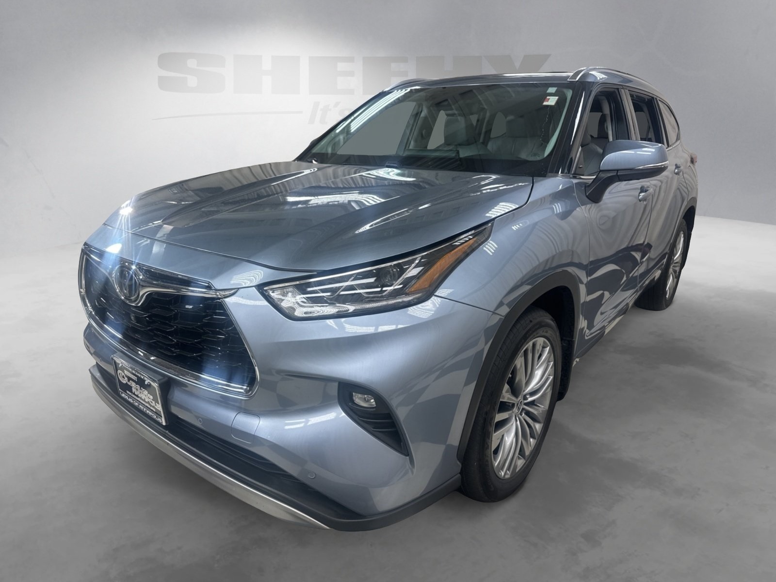 2021 Toyota Highlander Platinum photo 2