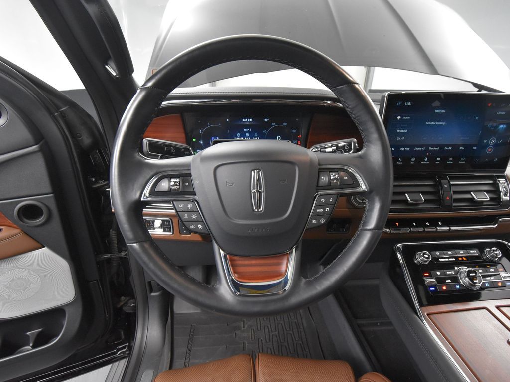 2024 Lincoln Navigator Reserve Luxury Monochromatic photo 20