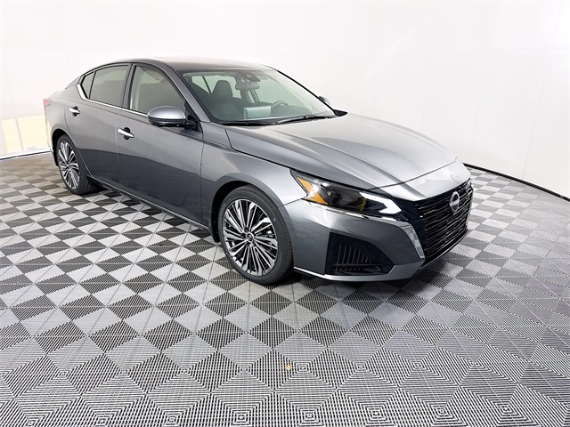 2025 Nissan Altima SL's photo