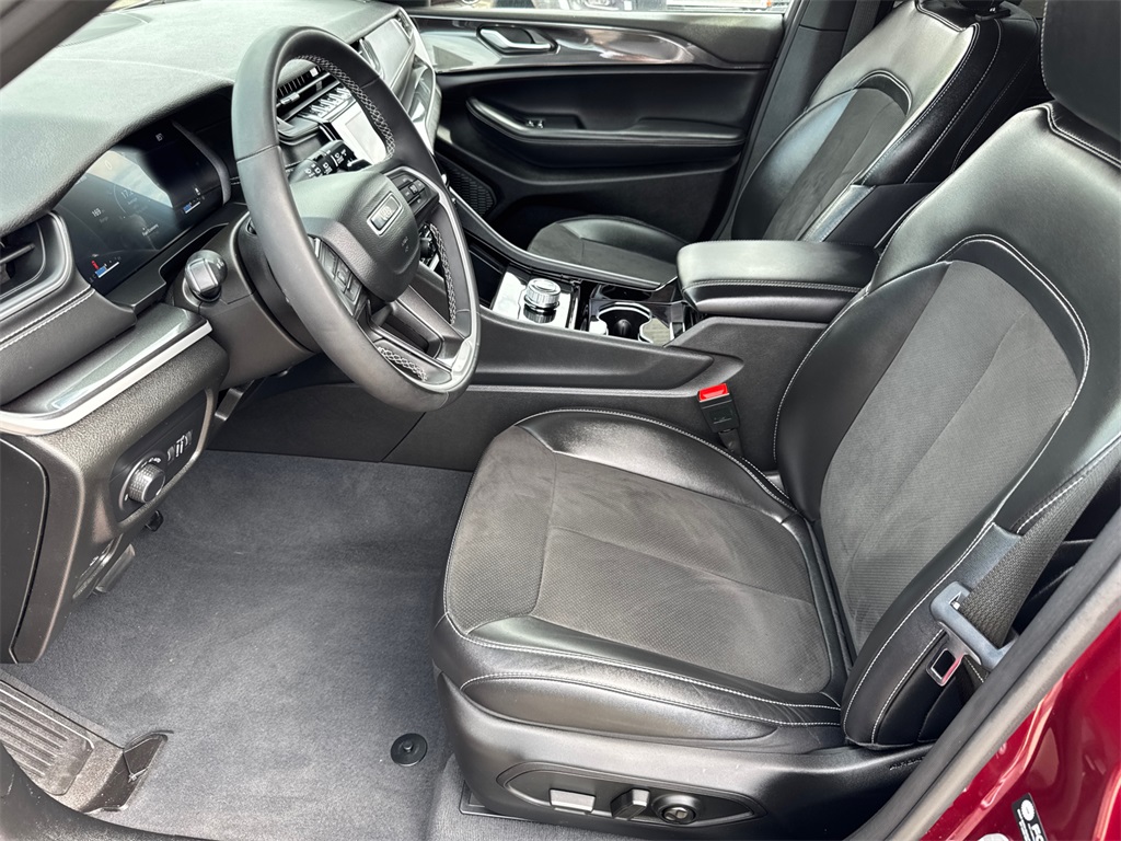 2023 Jeep Grand Cherokee Altitude photo 22