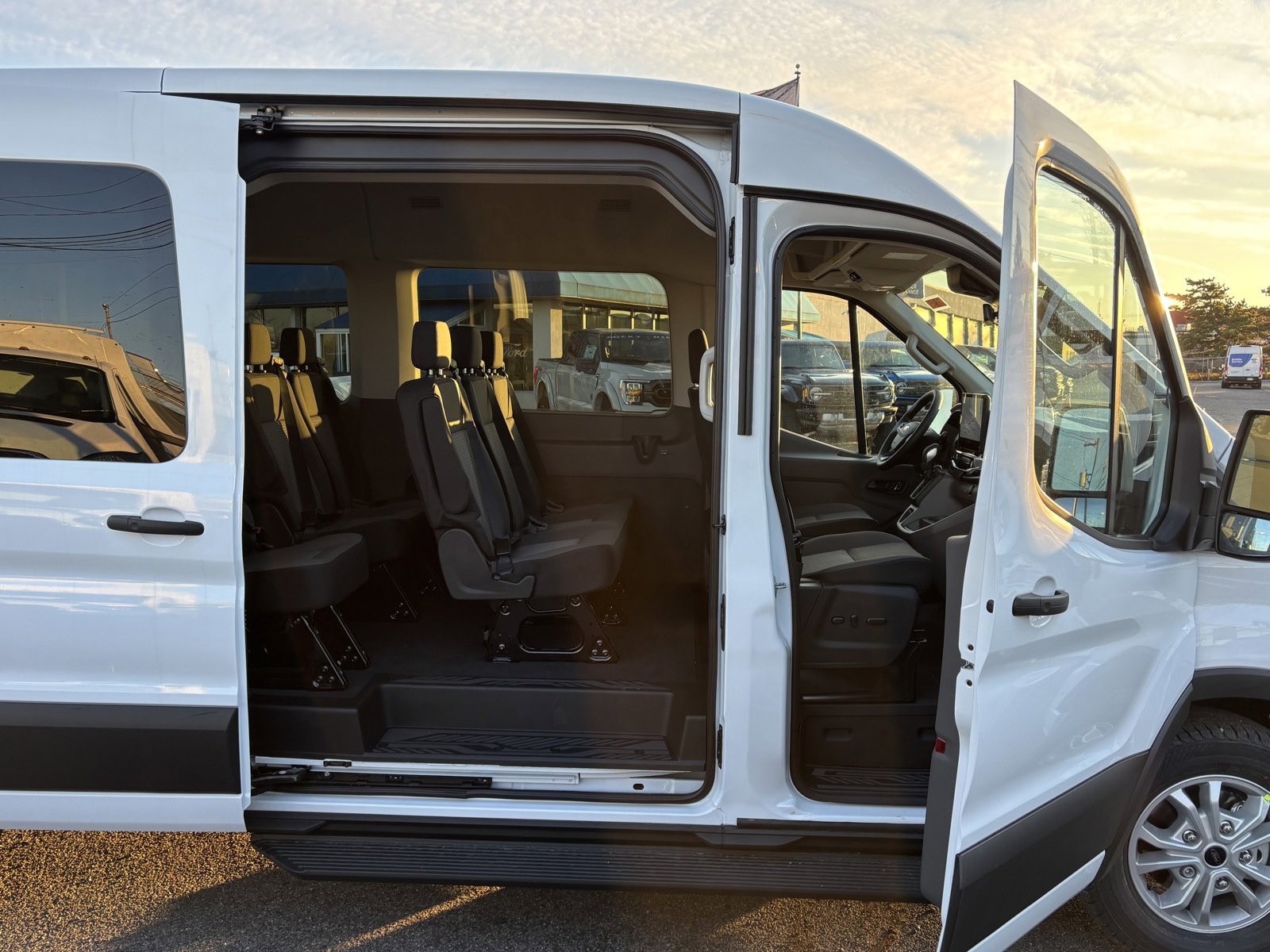 2024 Ford Transit Passenger Van XLT photo 4