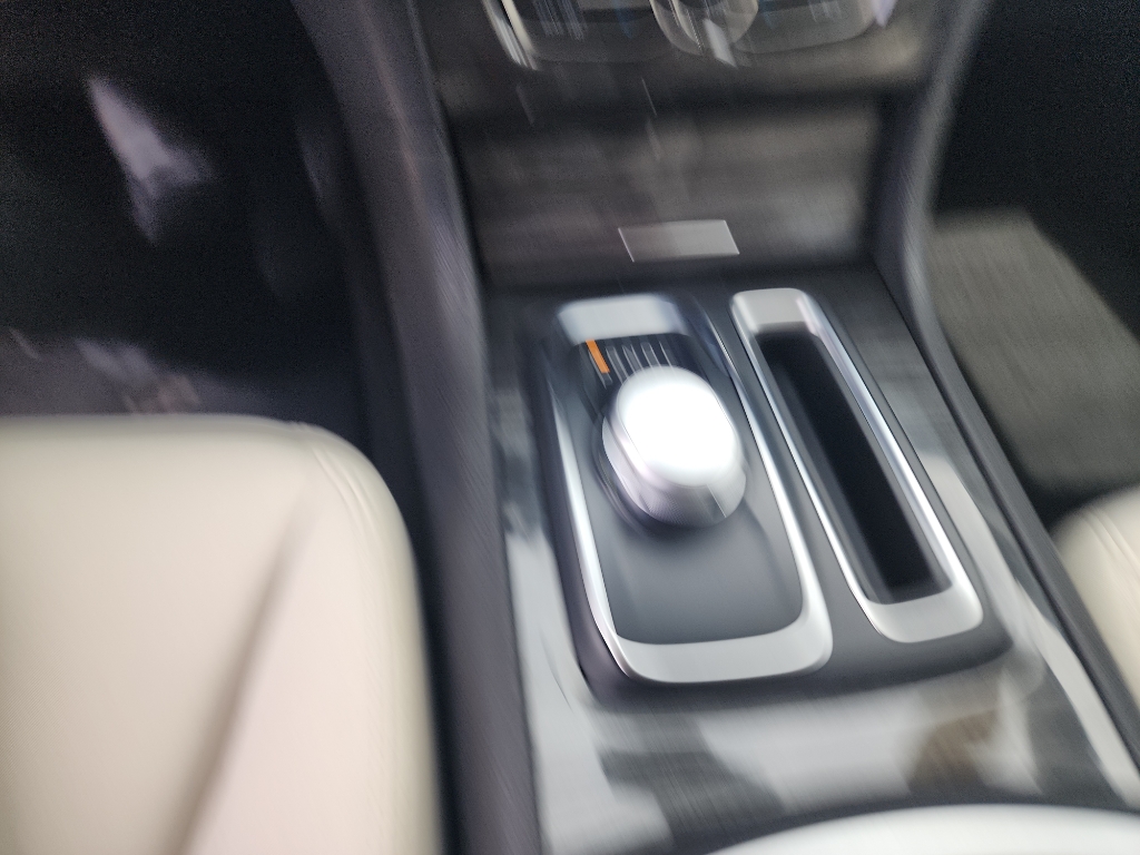 2020 Chrysler 300 Touring photo 22
