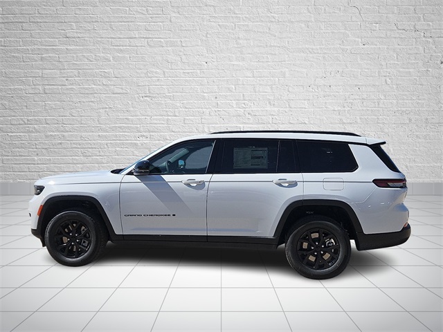 2025 Jeep Grand Cherokee Altitude photo 2