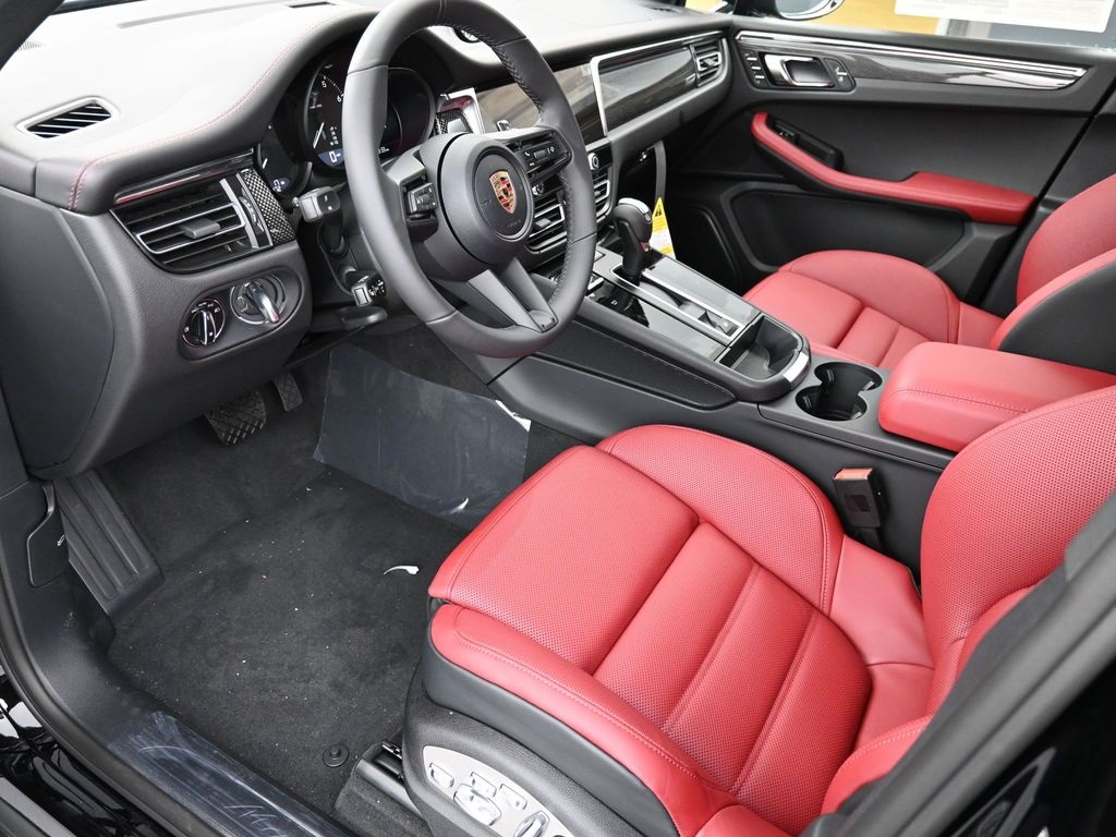 2026 Porsche Macan T photo 3