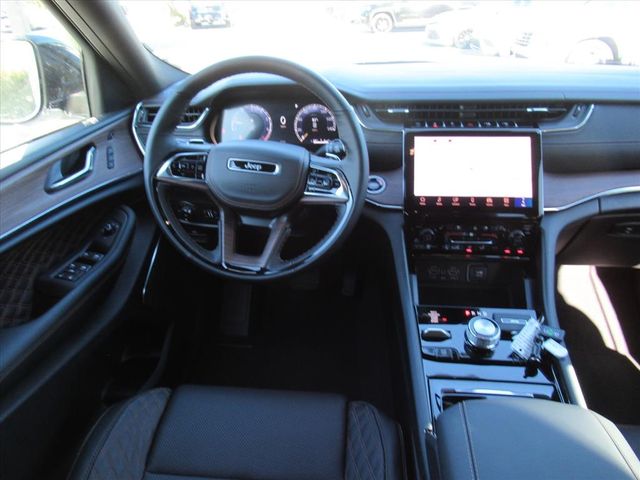 2025 Jeep Grand Cherokee Summit photo 13