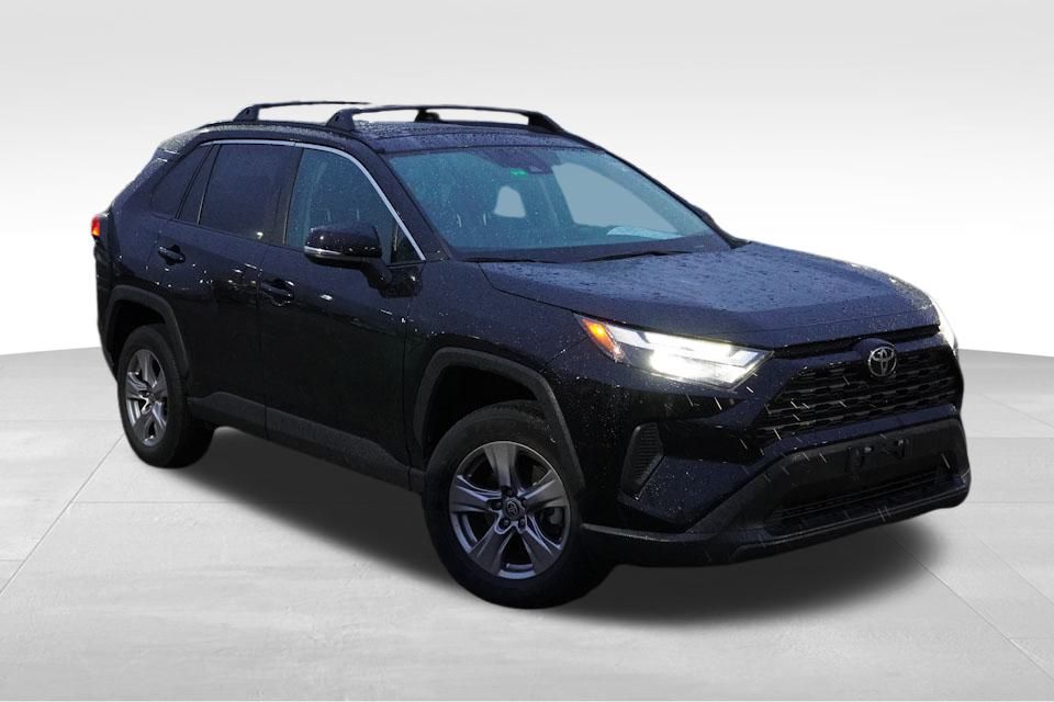 2022 Toyota RAV4 XLE's photo
