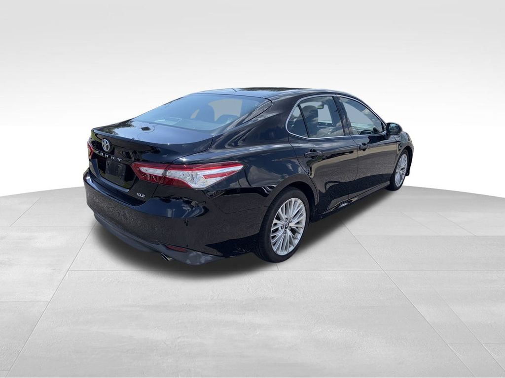 2018 Toyota Camry XLE photo 4