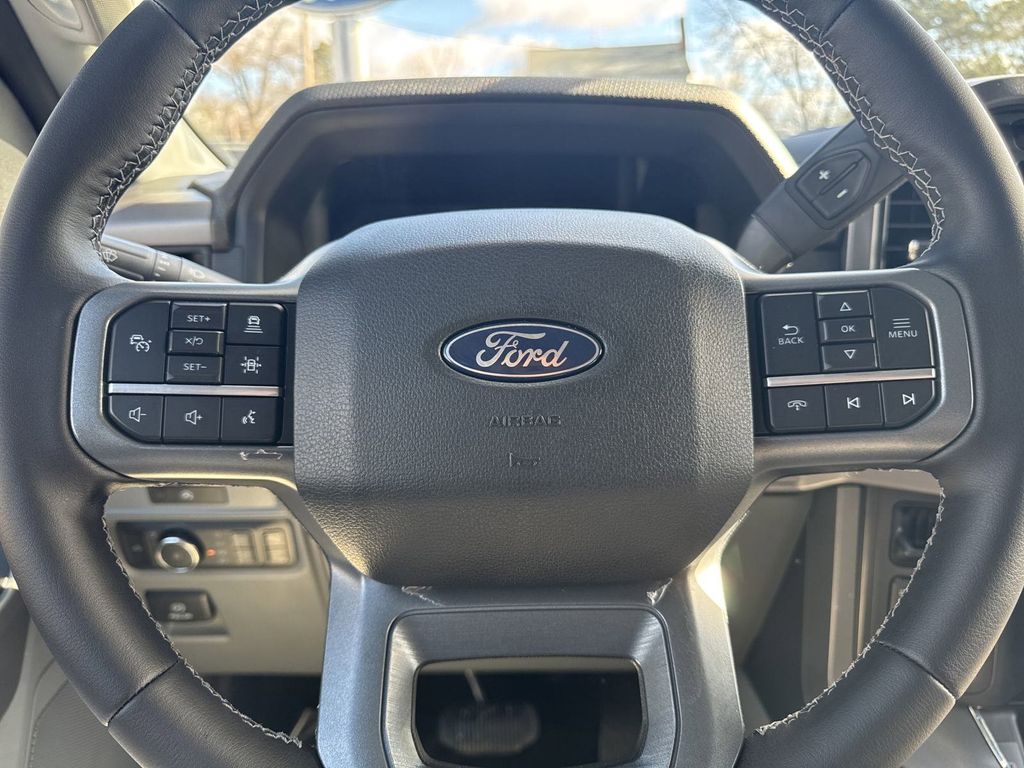 2025 Ford F-150 XLT photo 26