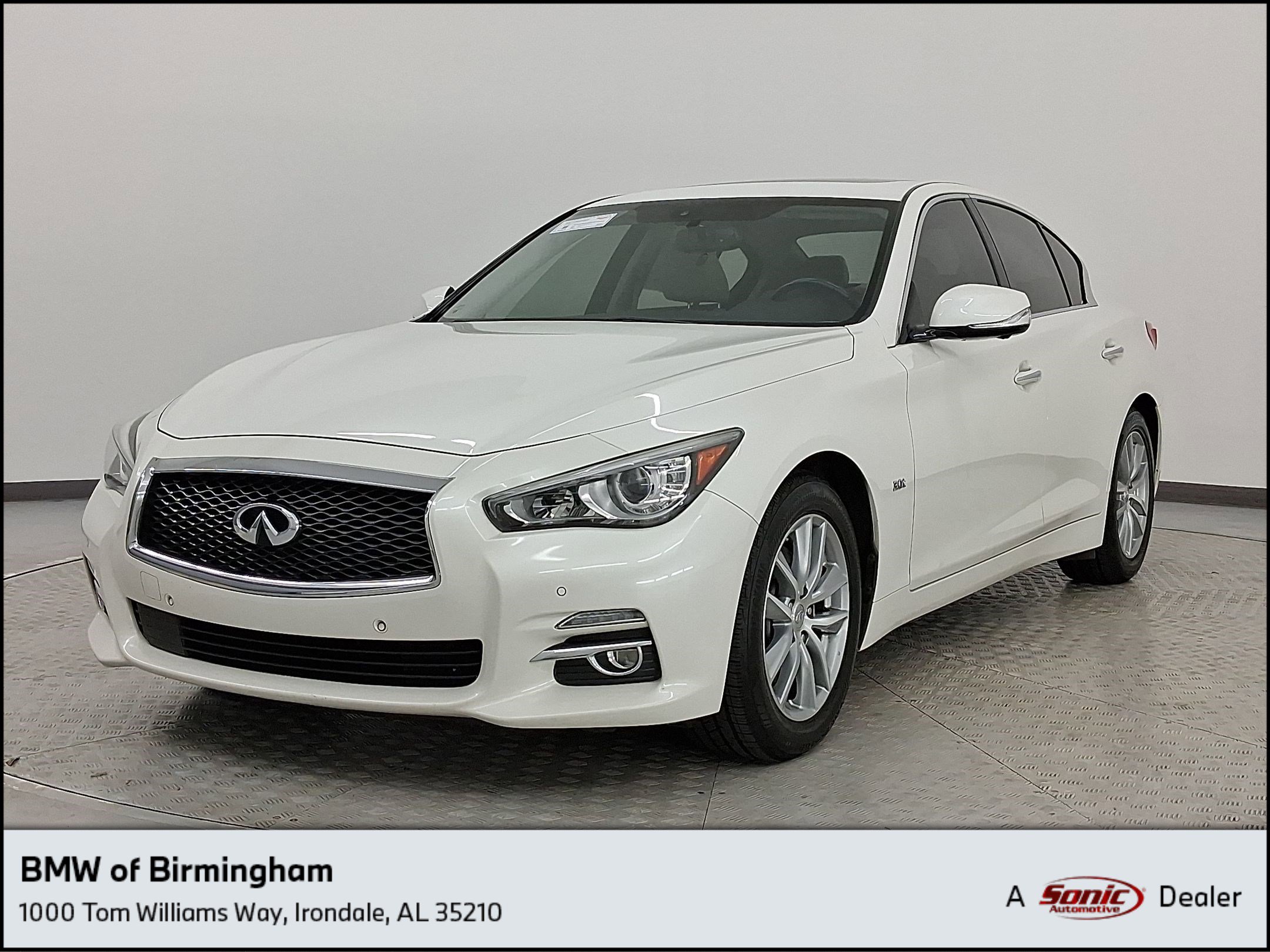 2016 INFINITI Q50 Premium's photo