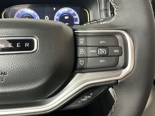 2025 Jeep Wagoneer Series II photo 12