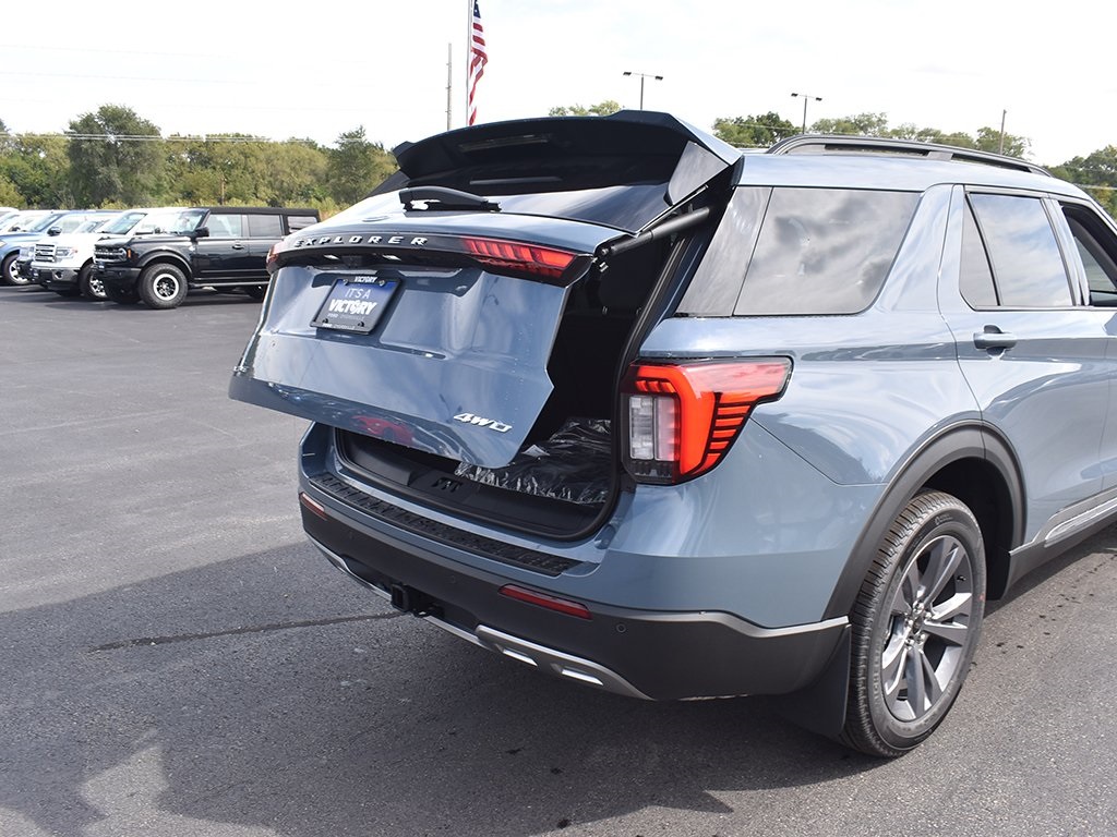 2025 Ford Explorer photo 28