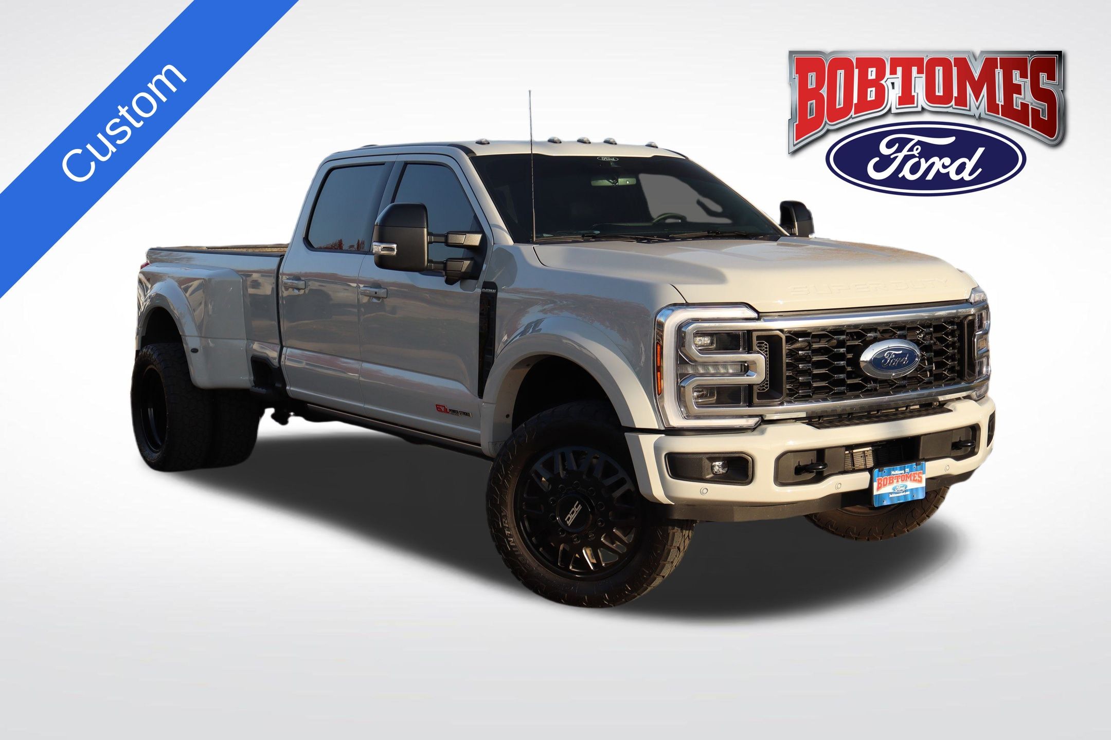 2025 Ford F-450 Super Duty Platinum's photo
