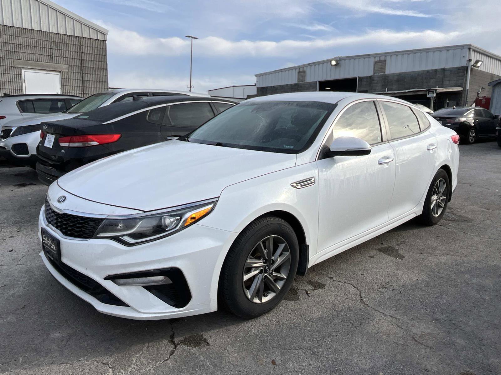 2019 Kia Optima LX photo 2