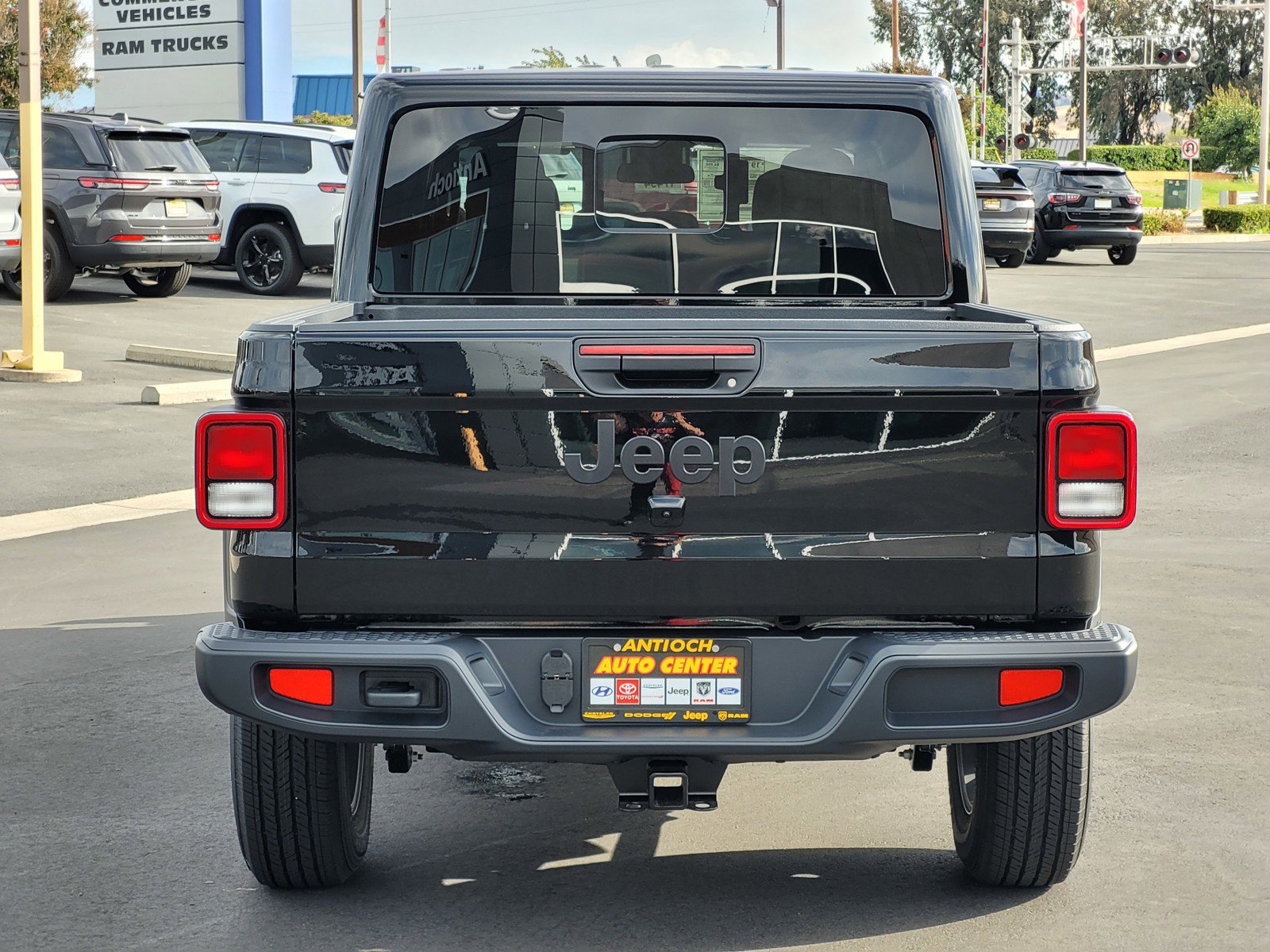 2025 Jeep Gladiator Sport S photo 4