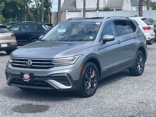 2024 Volkswagen Tiguan SE Wolfsburg Edition photo 2