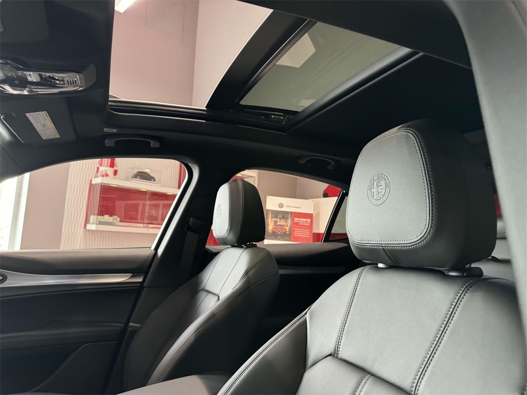 2025 Alfa Romeo Stelvio Sprint photo 8