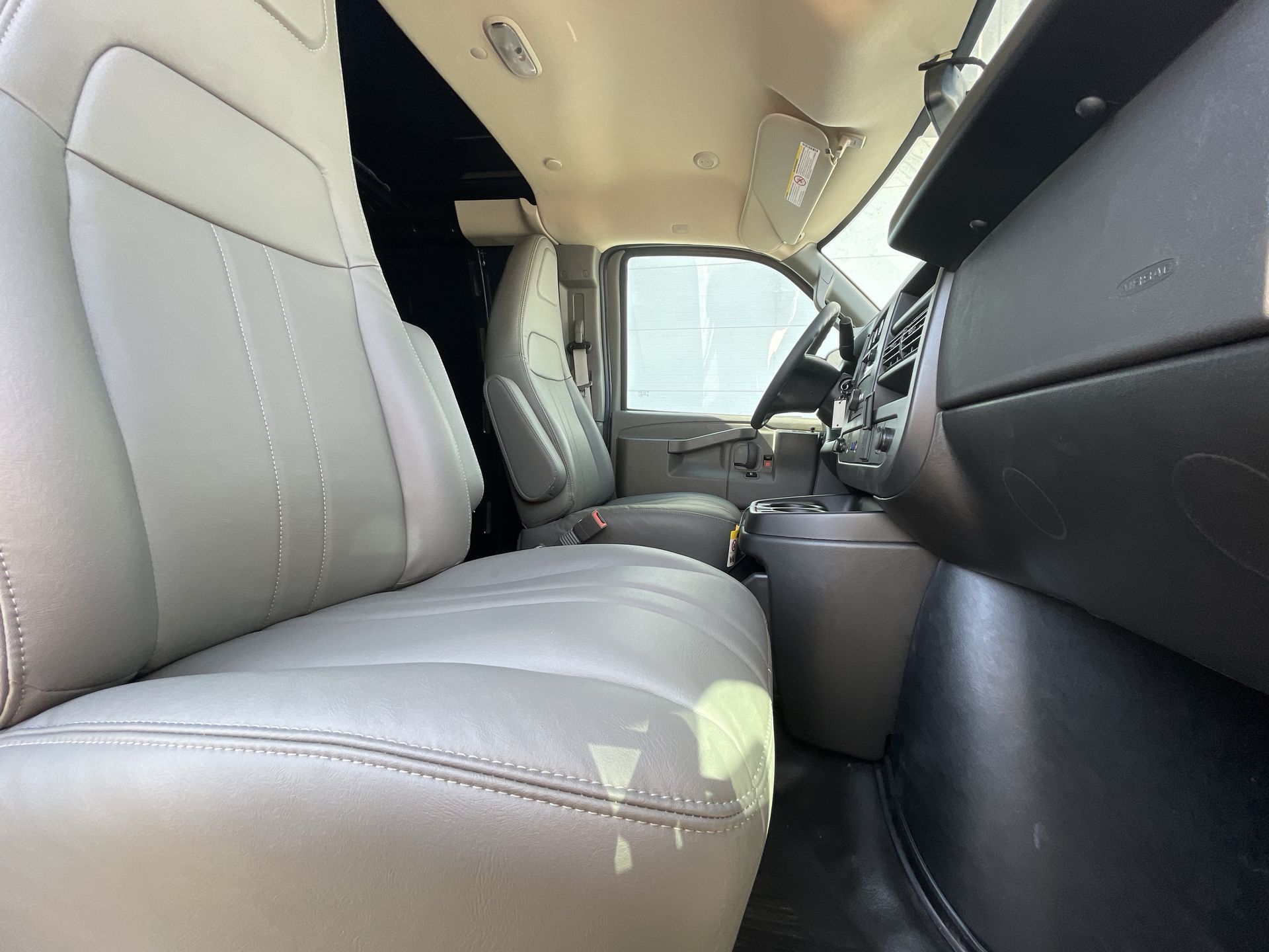 2025 Chevrolet Express Cargo 3500 photo 53