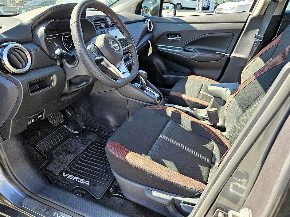 2025 Nissan Versa SR photo 7