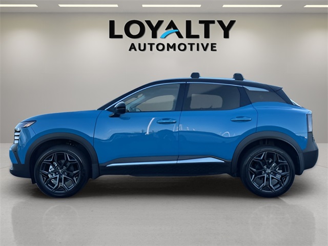 2025 Nissan Kicks SR photo 2