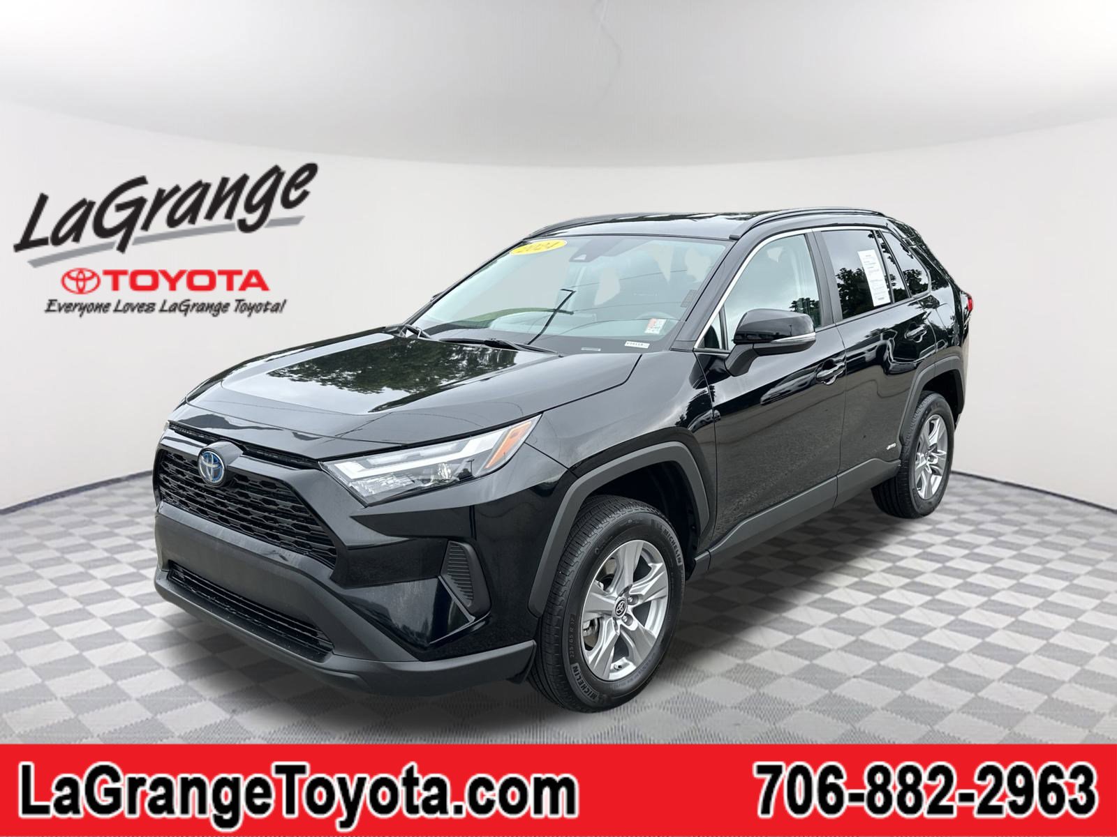 2024 Toyota RAV4 LE's photo