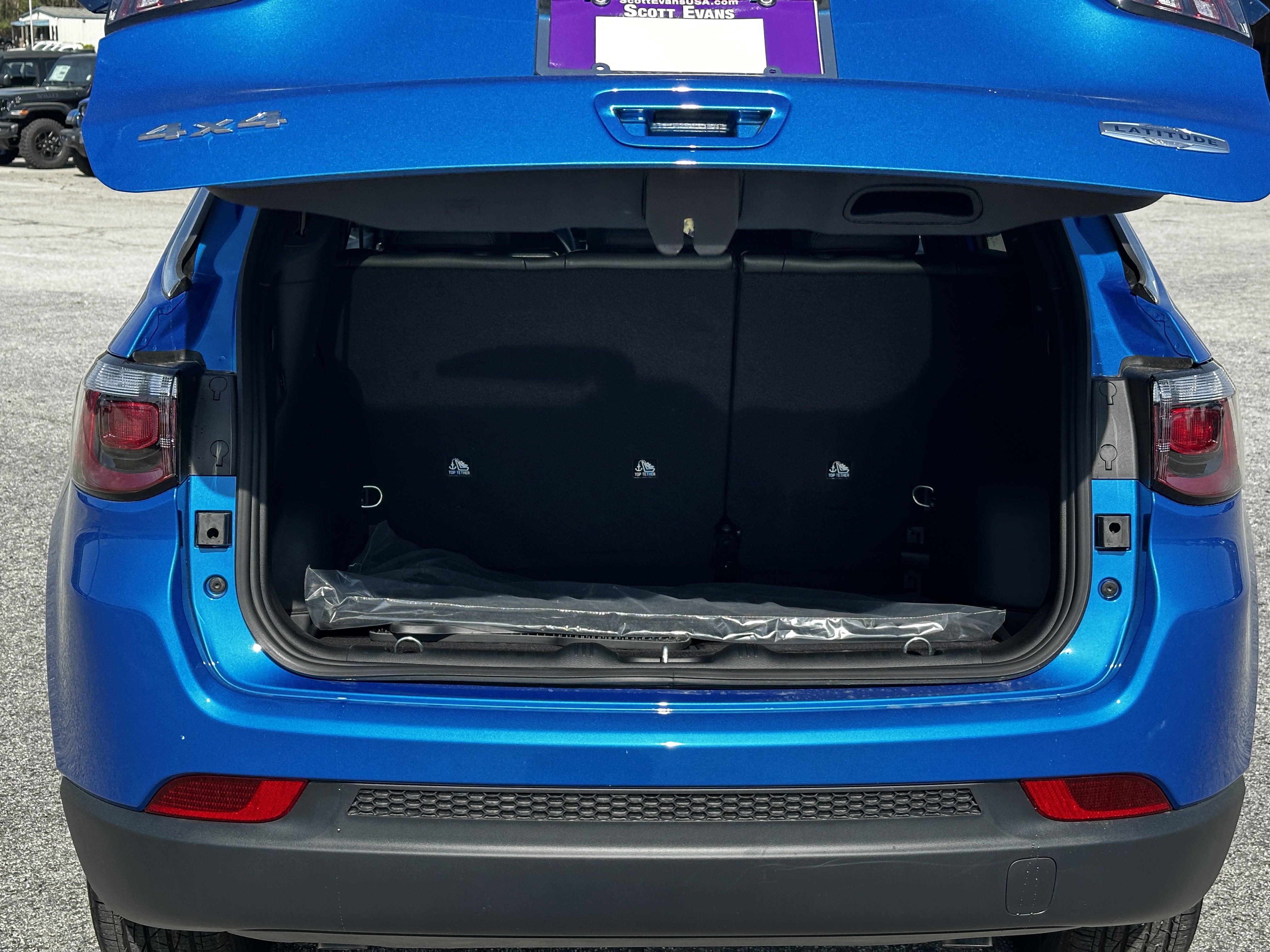 2025 Jeep Compass Latitude photo 2