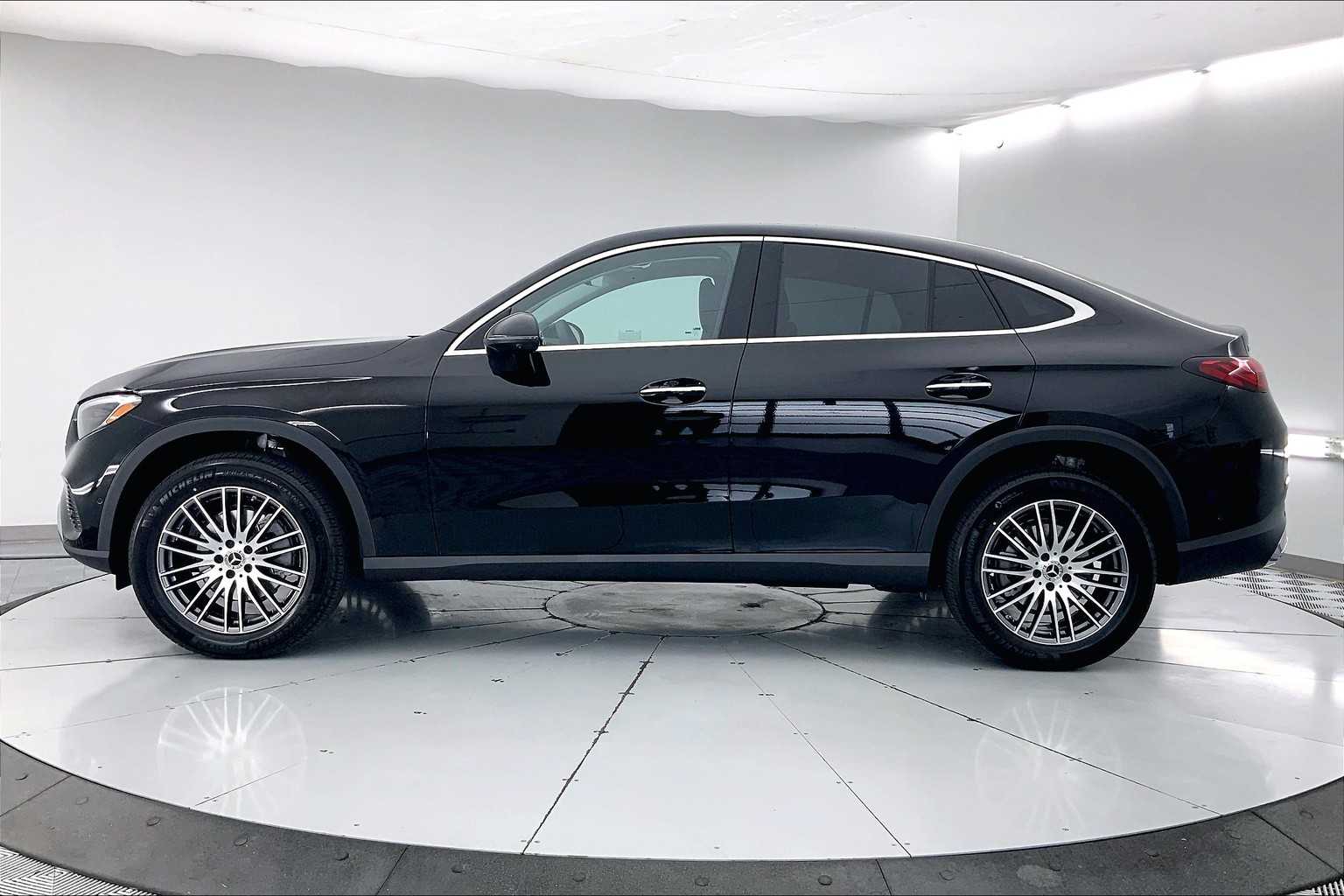 2025 Mercedes Benz GLC 300 4MATIC photo 2