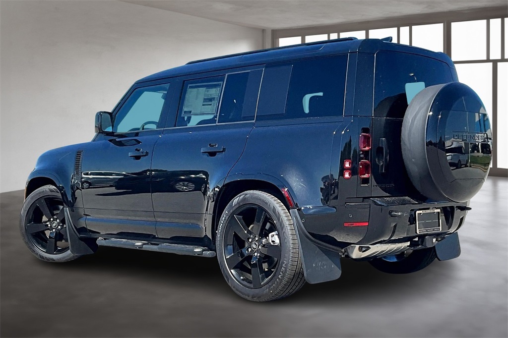 2025 Land Rover Defender 110 X-Dynamic SE photo 3