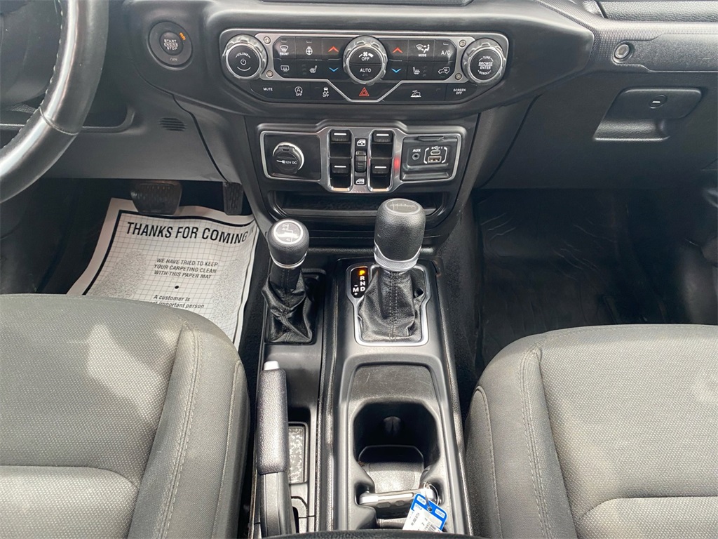2021 Jeep Gladiator Willys photo 11