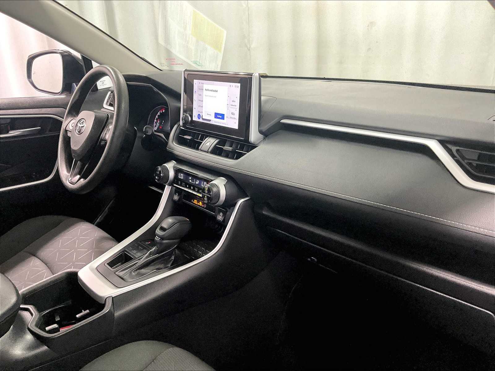 2023 Toyota RAV4 XLE photo 14