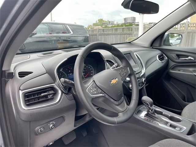 2024 Chevrolet Equinox LT photo 2