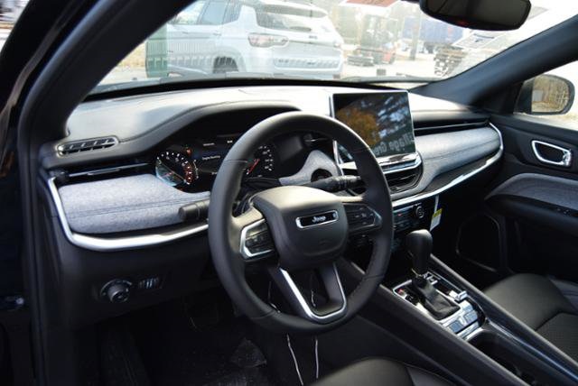 2024 Jeep Compass Latitude photo 13