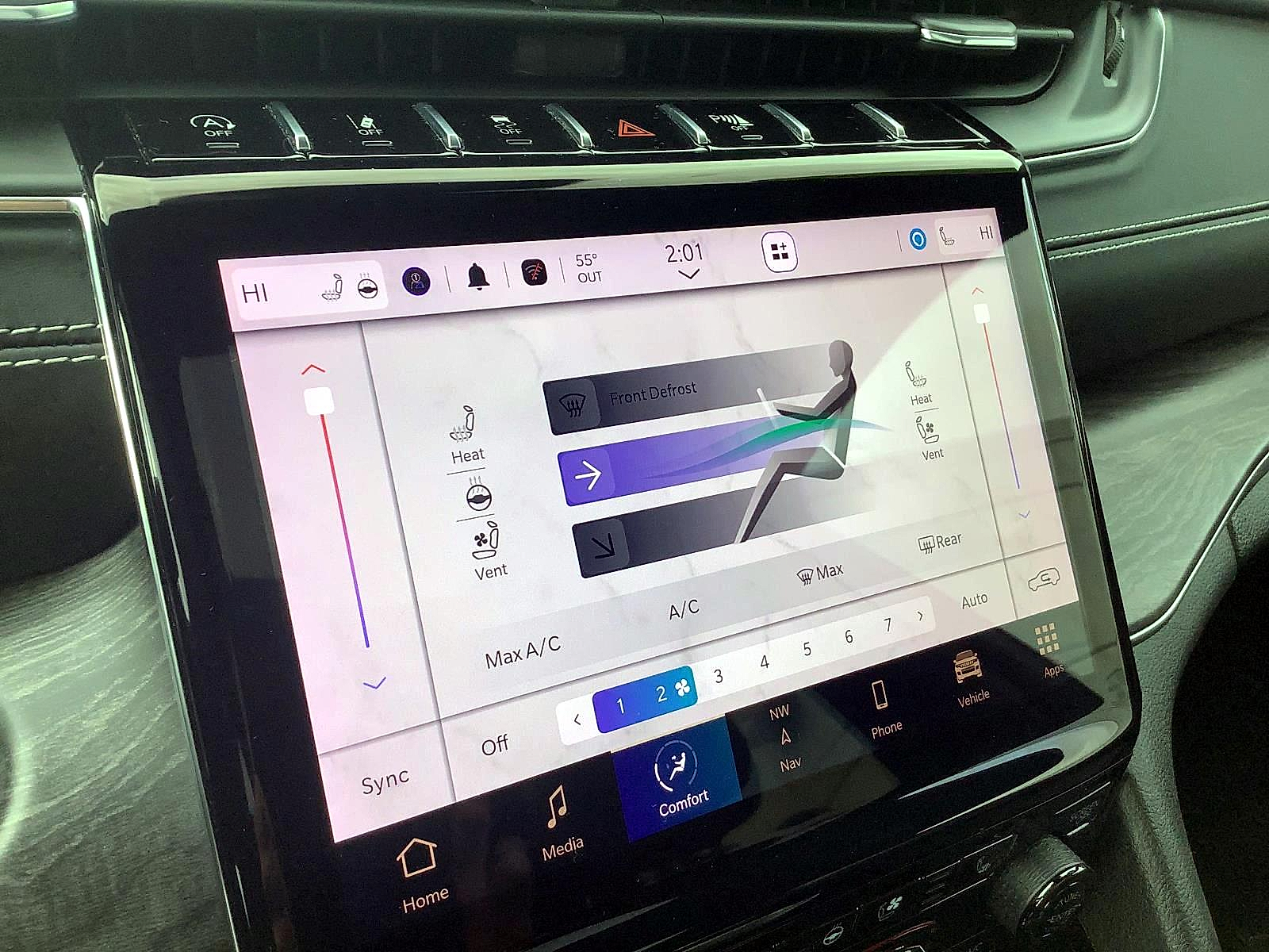 2023 Jeep Grand Cherokee Overland photo 4