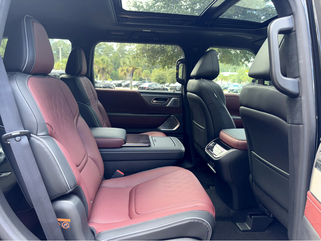 2026 Infiniti QX80 photo 16