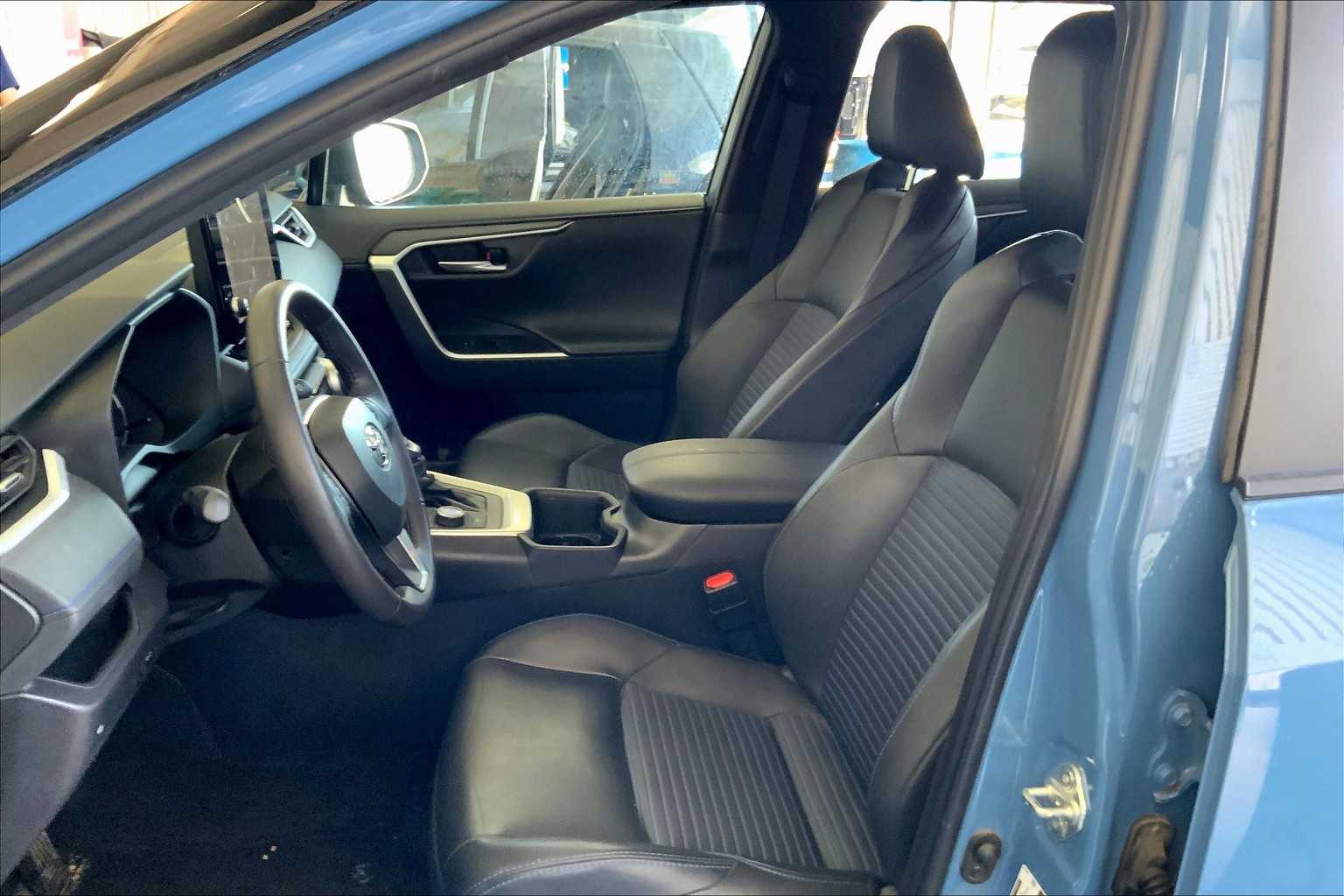 2024 Toyota RAV4 Hybrid XSE photo 6