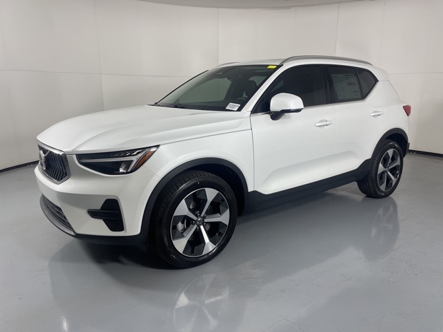 2025 Volvo XC40 Core photo 4
