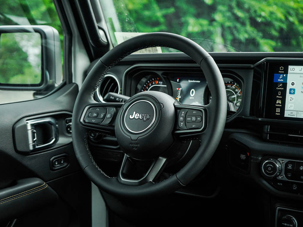 2025 Jeep Gladiator Sport photo 13