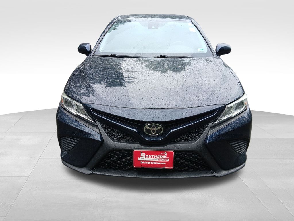 2020 Toyota Camry SE photo 8