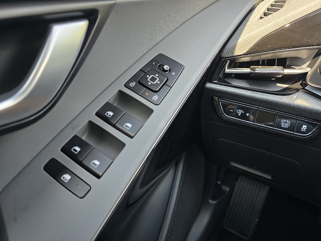 2025 Kia Niro EX photo 11