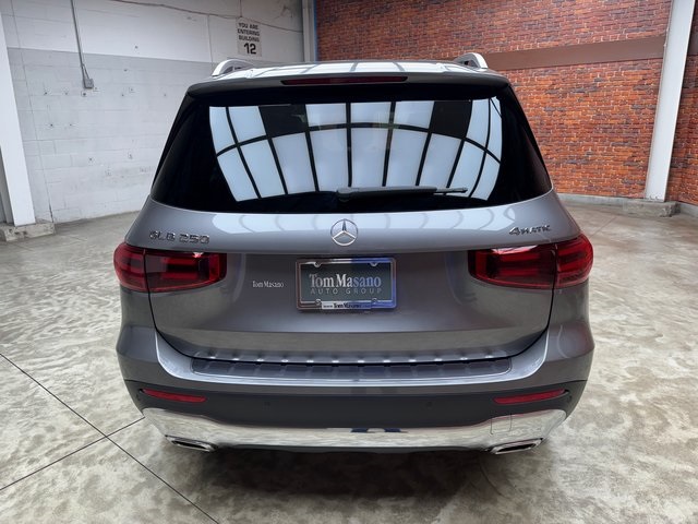 2025 Mercedes Benz GLB 250 4MATIC photo 3