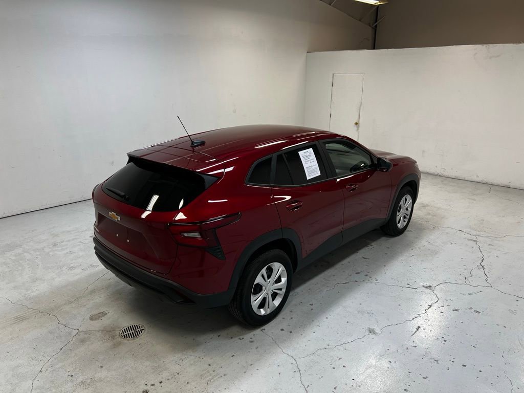2025 Chevrolet Trax LS photo 2