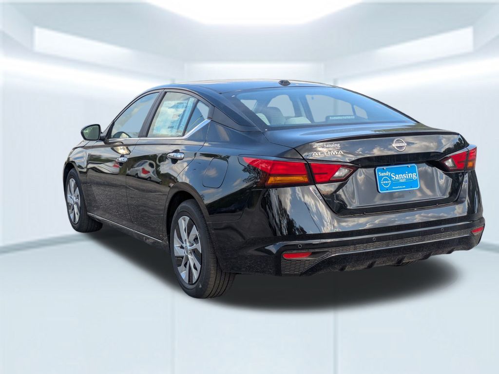 2025 Nissan Altima 2.5 S photo 3